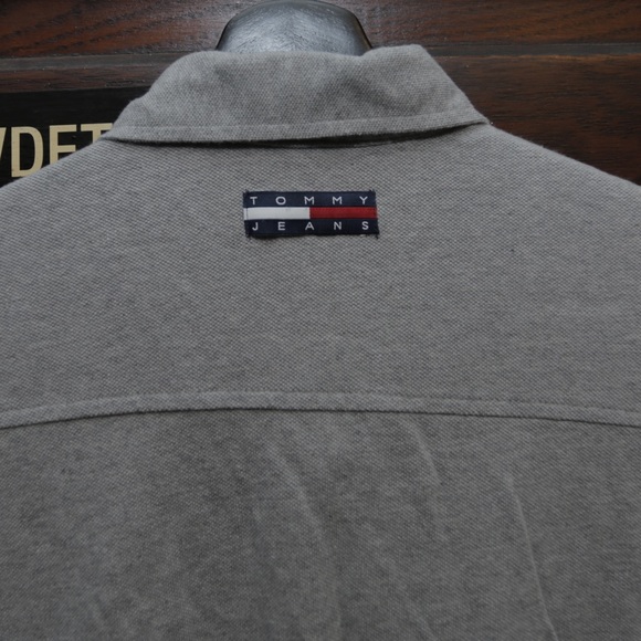 Tommy Hilfiger Button Up - Picture 5 of 5